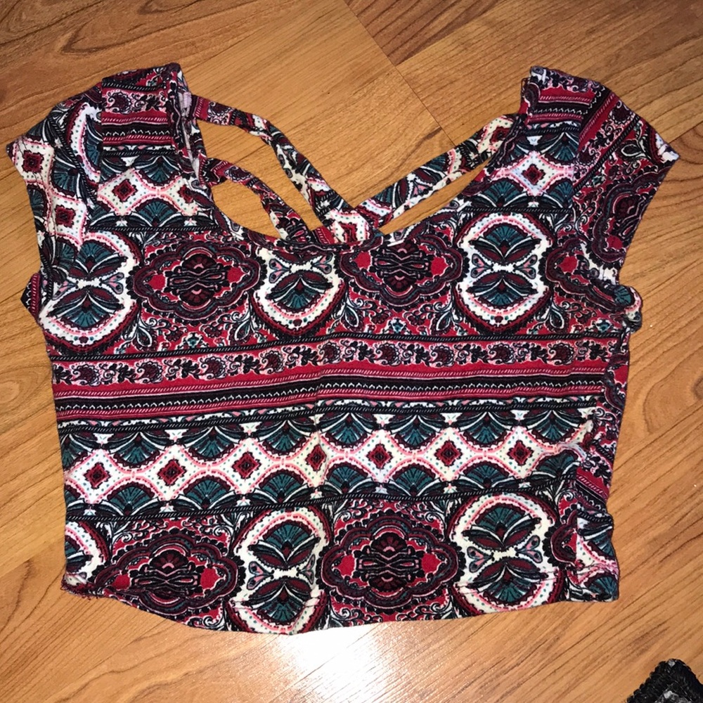 CHARLOTTE RUSSE CROP TOP
